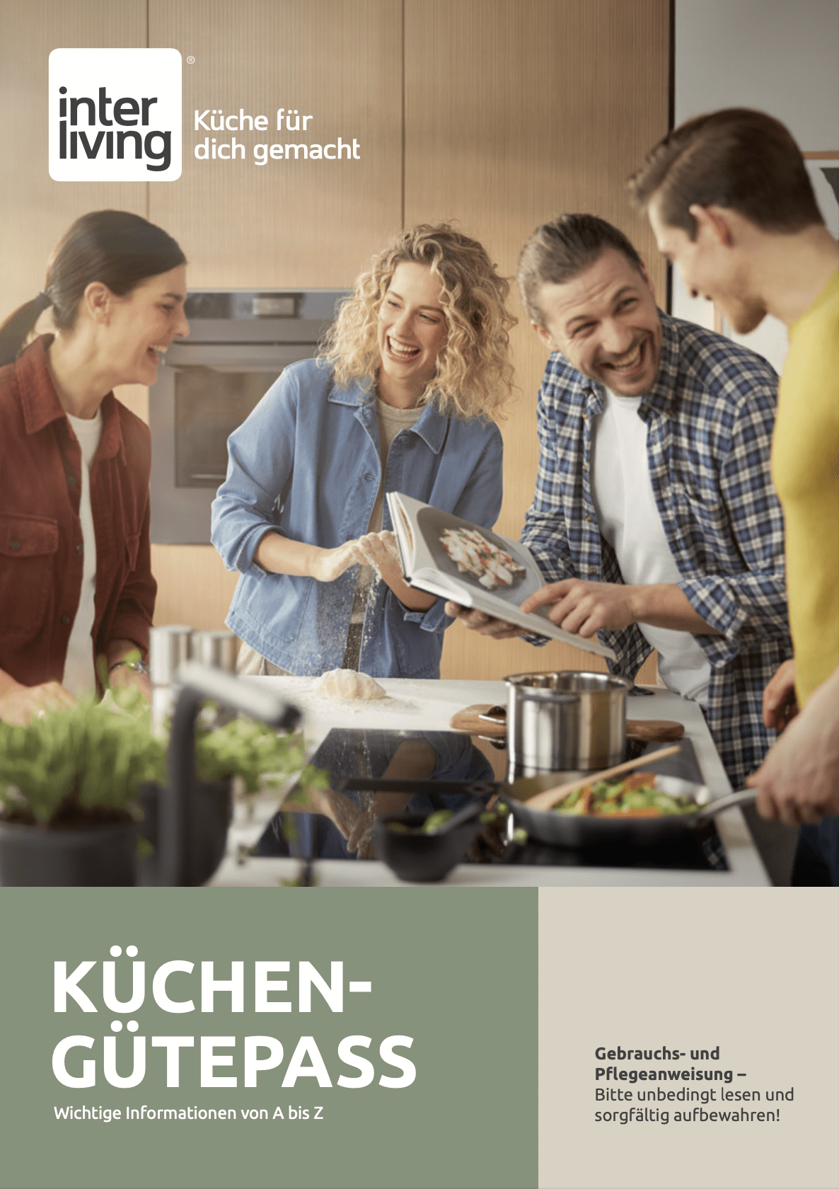 Küchen-Gütepass; 4 Freunde in der Küche, alle lachen und habe Spaß