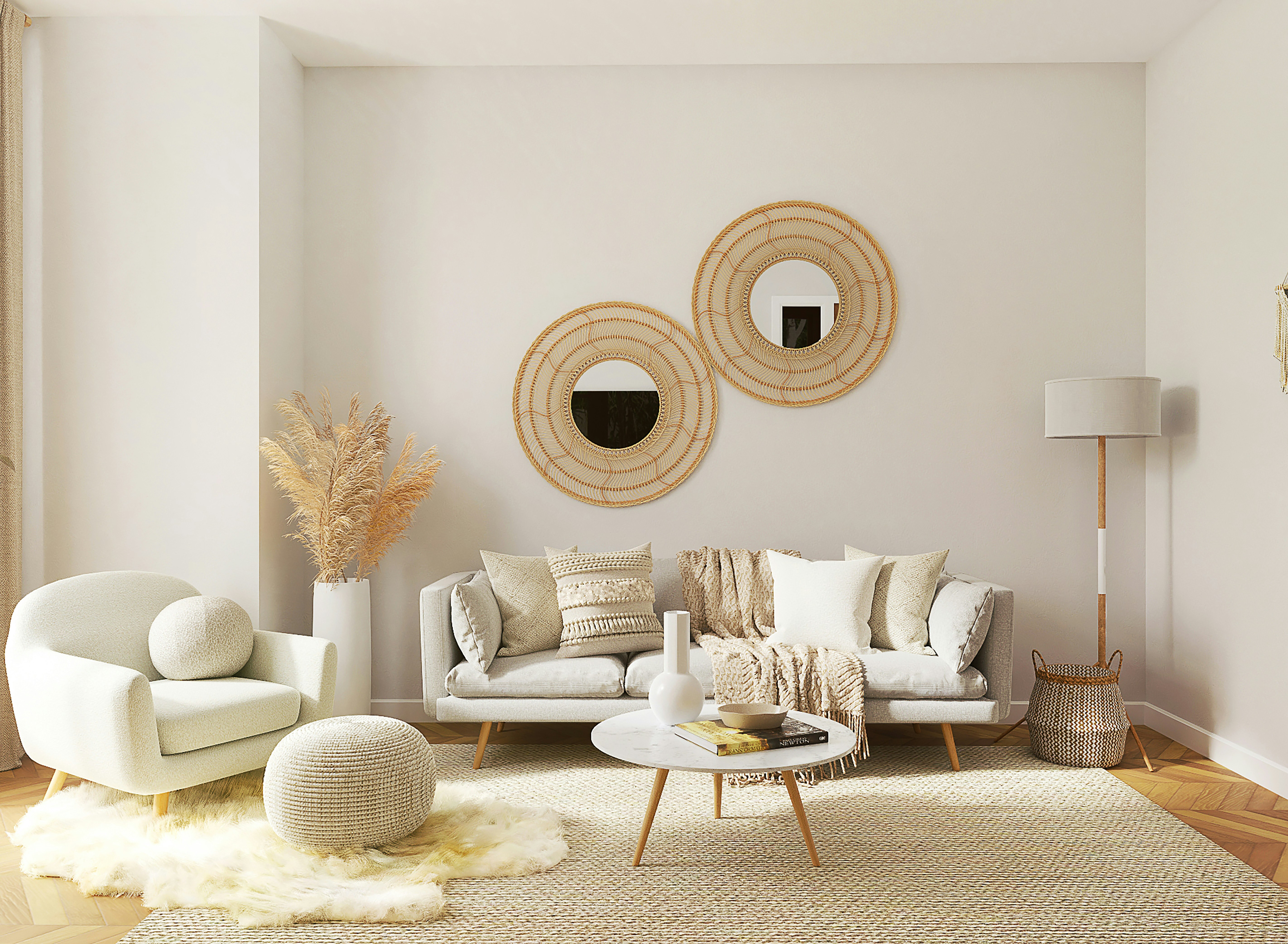 Gemütliches Wohnzimmer mit beigem Sofa, geflochtenen Wandspiegeln und Pampasgras. Wohlfühlatmosphäre geschaffen mit natürlichen Materialien.