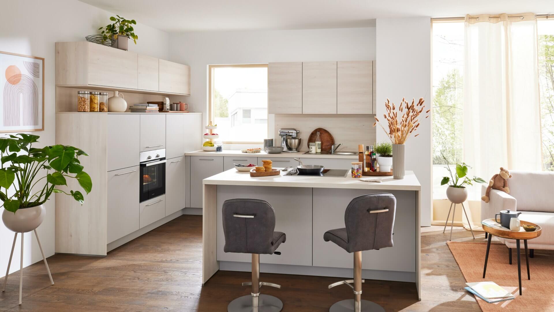 Featured image for “Interliving Inselküche modern grau”