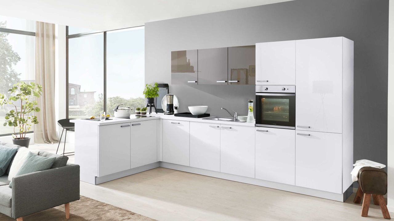 Here are a few examples to guide you: **Example 1** Blog Title: Modern Kitchen Design Ideas SEO Keywords: modern, kitchen, design, ideas, minimalist Output Language: English * **Bad alt text:** image of kitchen * **Good alt text:** Modern minimalist kitchen design with white cabinets and gray walls. **Example 2** Blog Title: Tipps für die Küchenrenovierung SEO Keywords: Küche, Renovierung, Tipps, modern Output Language: German * **Bad alt text:** Bild einer Küche * **Good alt text:** Moderne Küche Renovierung mit weißen Schränken und Kochinsel. Now generate the alt text based on the image and available context.