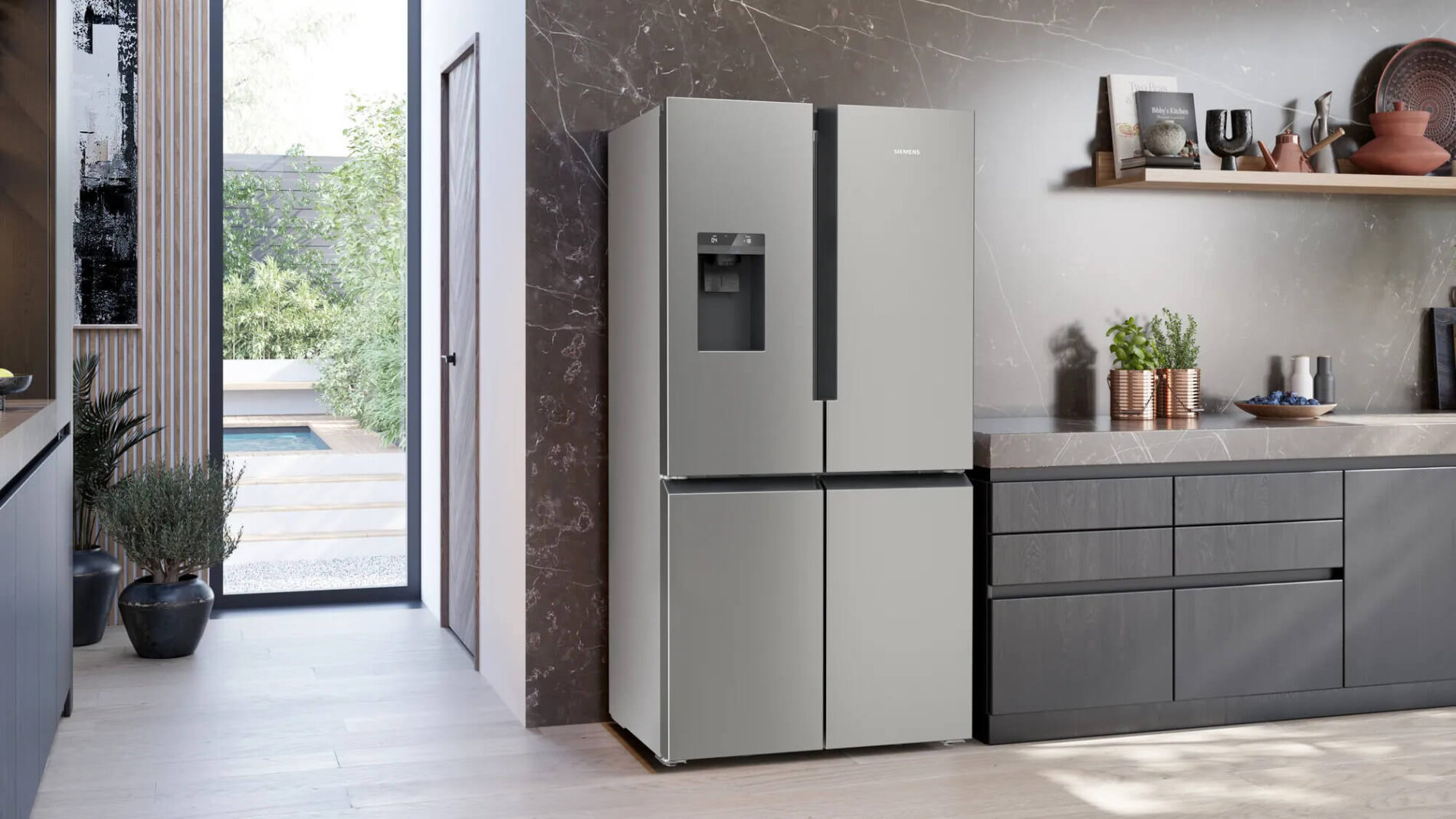 Siemens Kühl-Gefrierkombination mit Wasserspender in moderner Küche