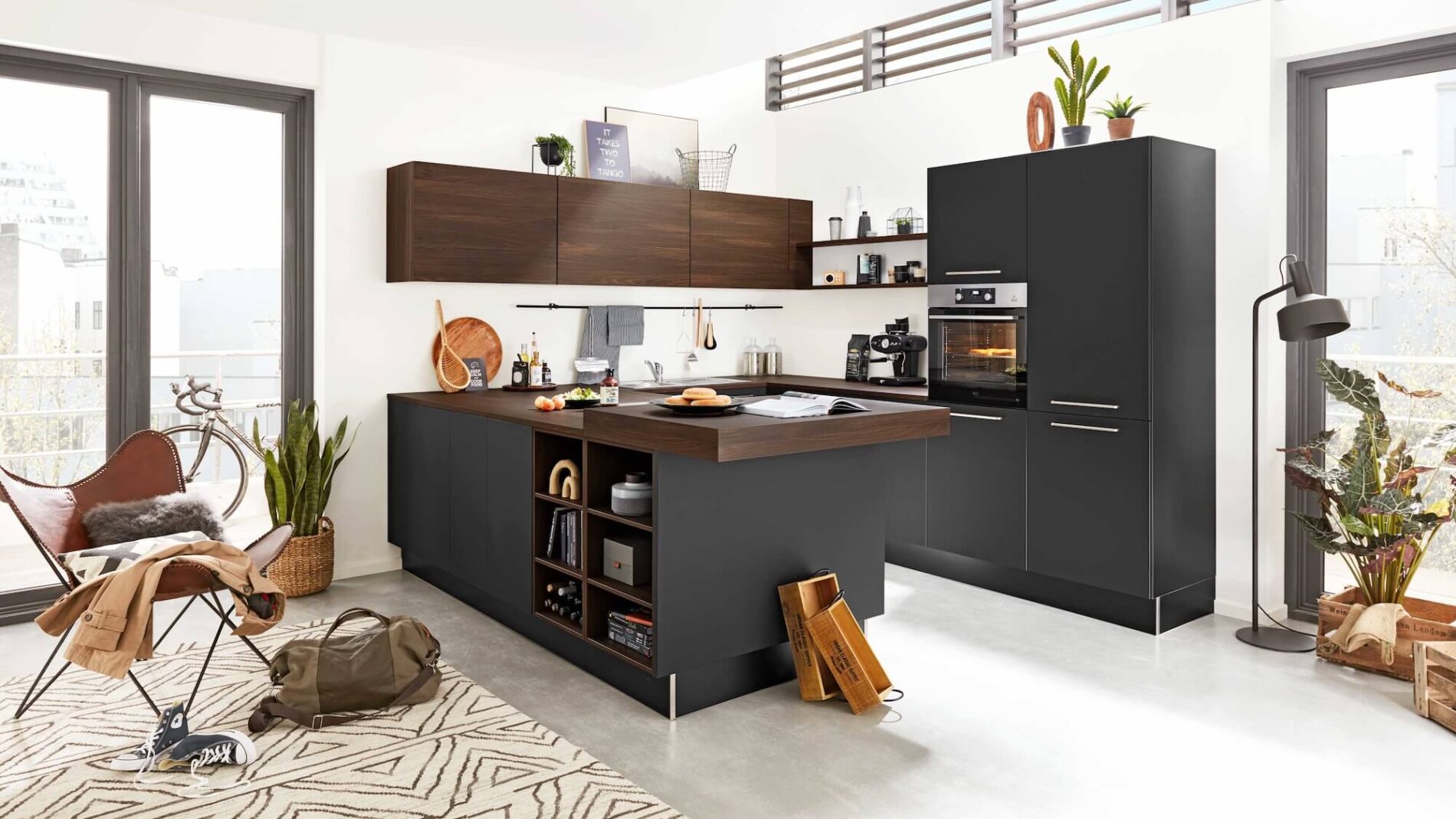 Interliving Kueche Modern Schwarz Nussbaum